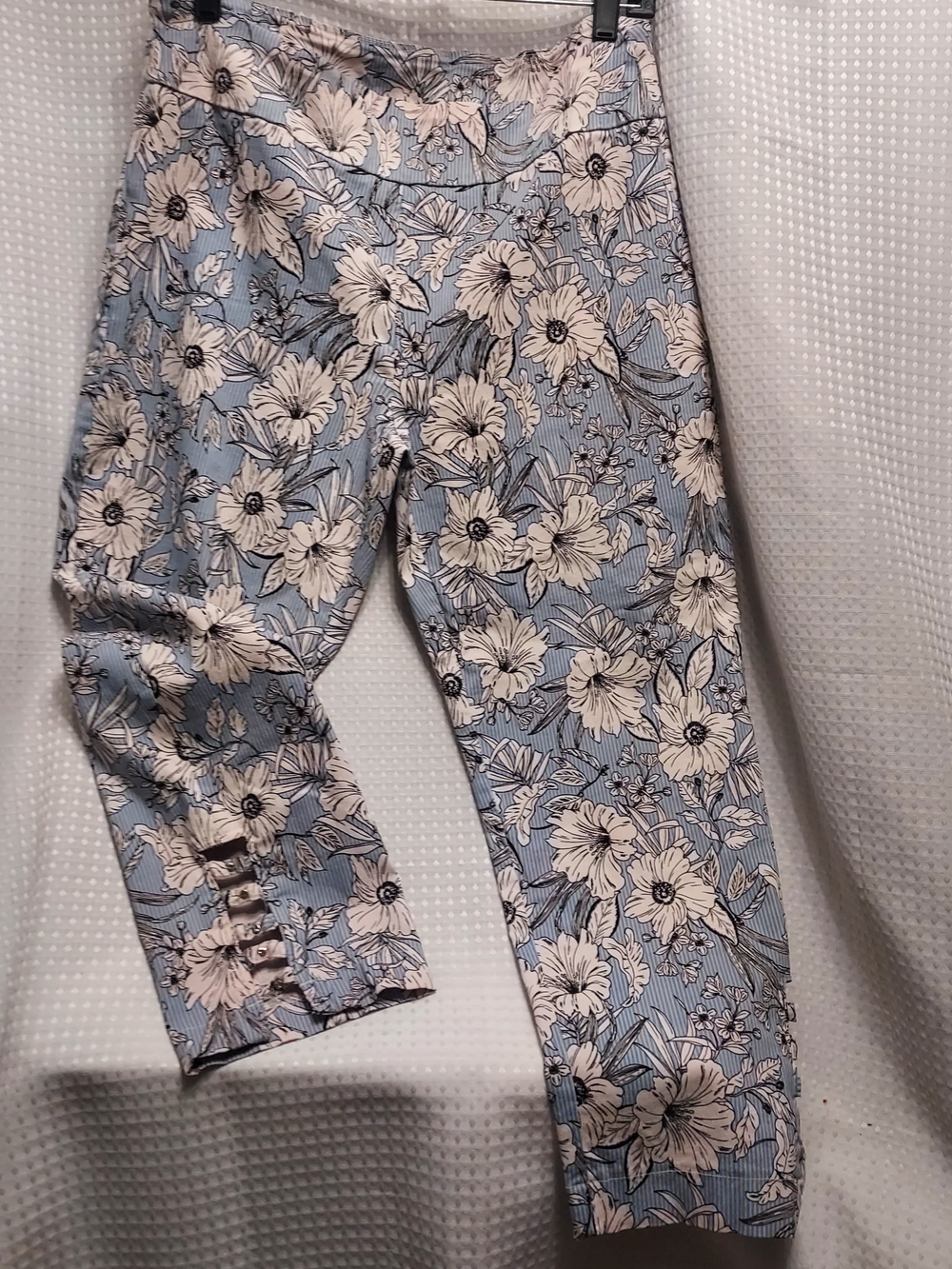 Floral Capri Pants - Blue White